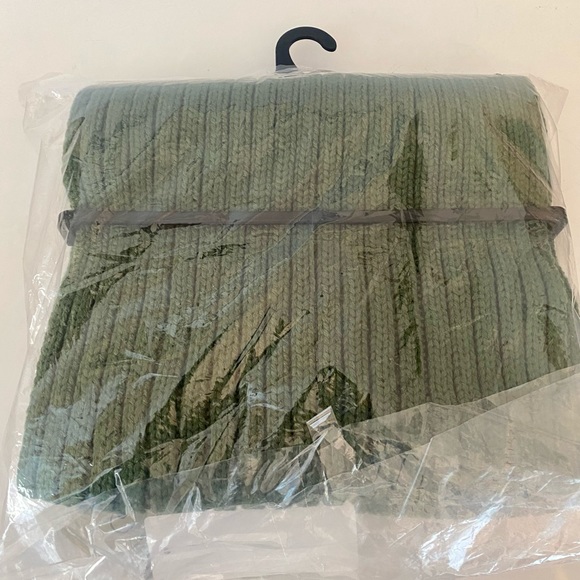 Anya Hindmarch x Uniqlo Scarf NWT - Picture 4 of 4